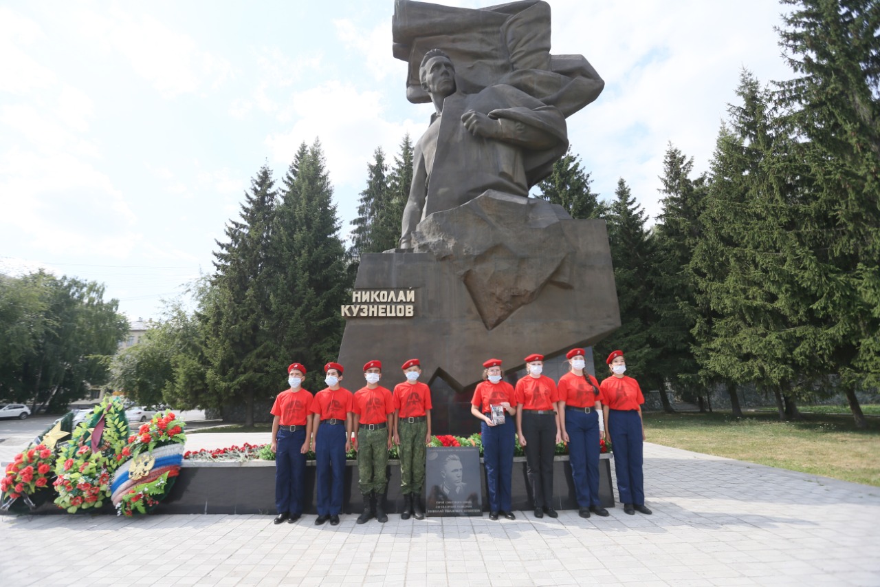 Памятник Николаю Кузнецову в Екатеринбурге на Уралмаше